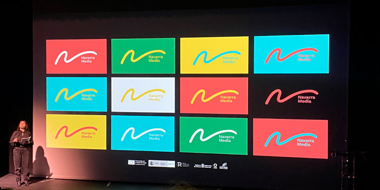 Ángela Irañeta, técnica de Comuniación del Consorcio de Desarrollo de la Zona Media, presentó la marca ´Zona Media´, su logo, slogan, y paleta de colores.