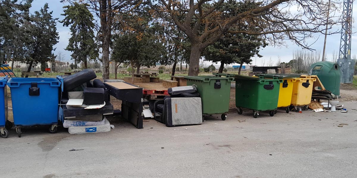 Retirada contenedores de El Villar