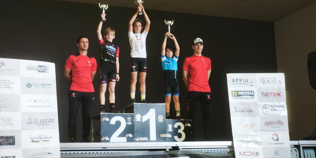 Saúl Barrero en el podio del XCO de Tarazona