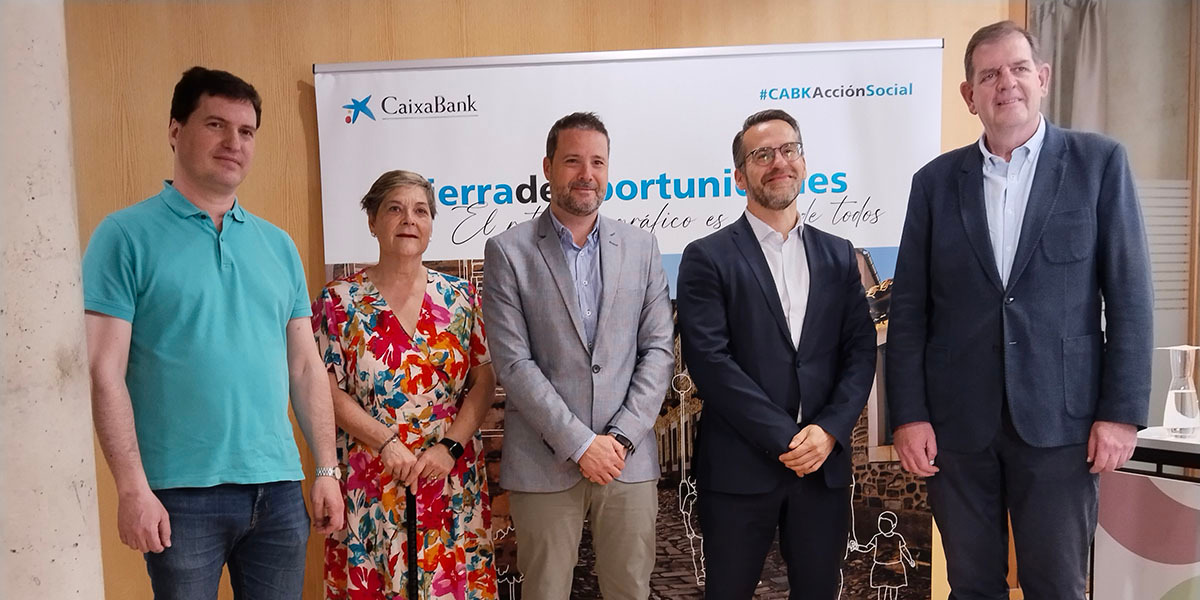 CaixaBank y los cuatro Grupos de Acción Local de Navarra (Cederna Garalur, Consorcio EDER, Consorcio de Zona Media y TEDER) han presentado en Tudela la tercera edición del programa ‘Tierra de Oportunidades’ 2