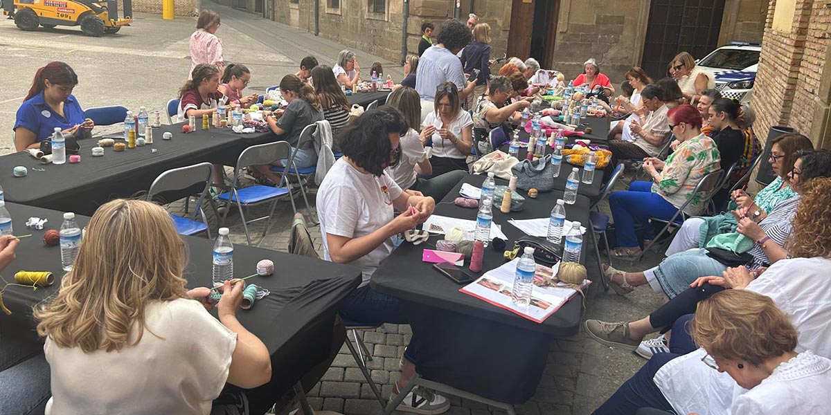 Corella celebró el Día Mundial de tejer en público 2