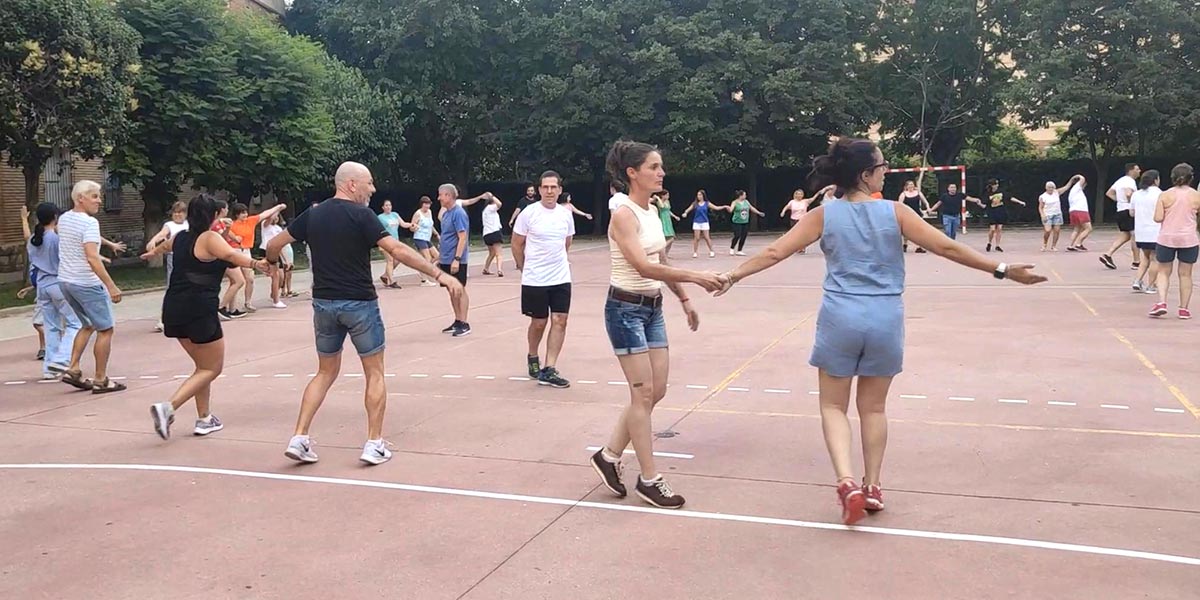 Ensayos prefiestas de bailes con la Asociación Muga 2