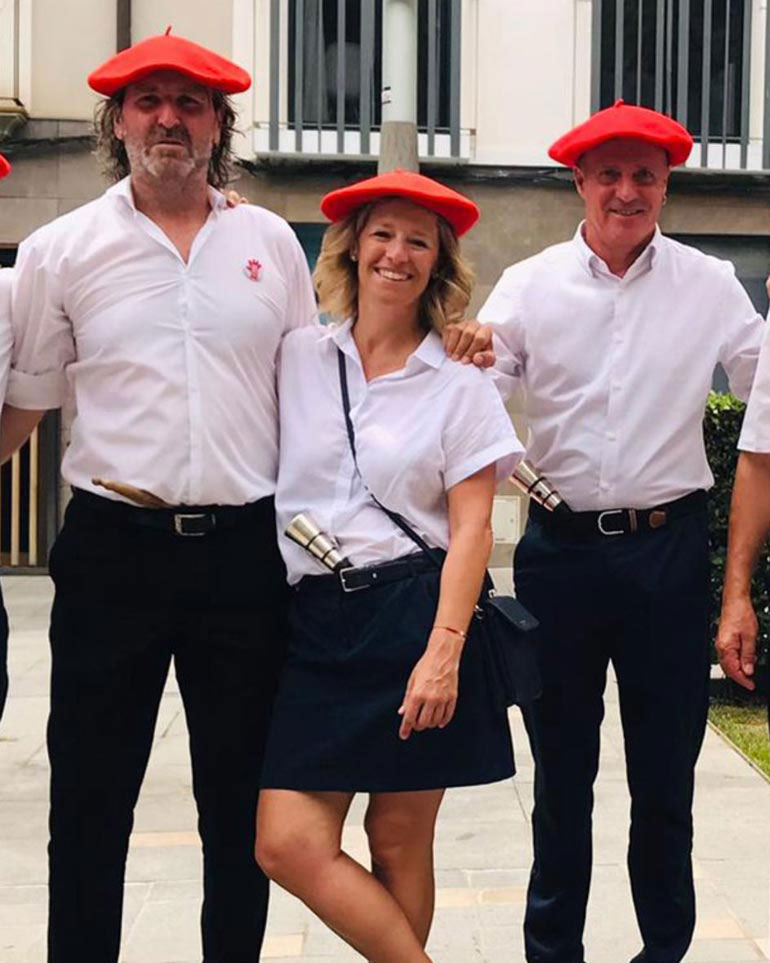 Beatriz Briñas es la única mujer en el grupo de gaiteros