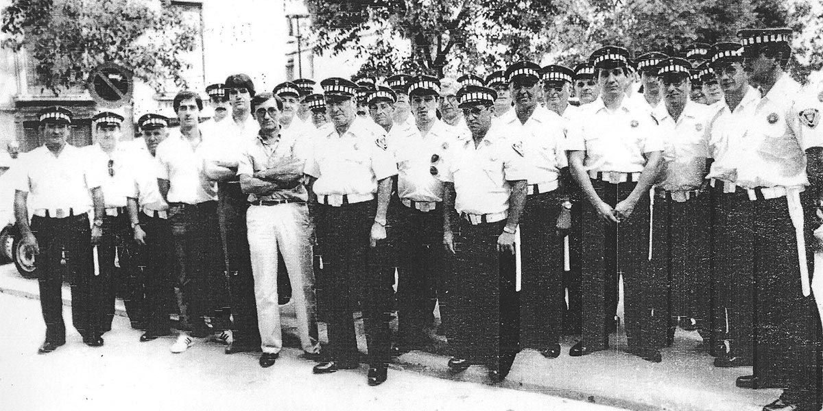 Toma de posesión de Juan Cruz Ruiz Gómara (primero de la derecha) a la Policía Local de Tudela en el año 1984