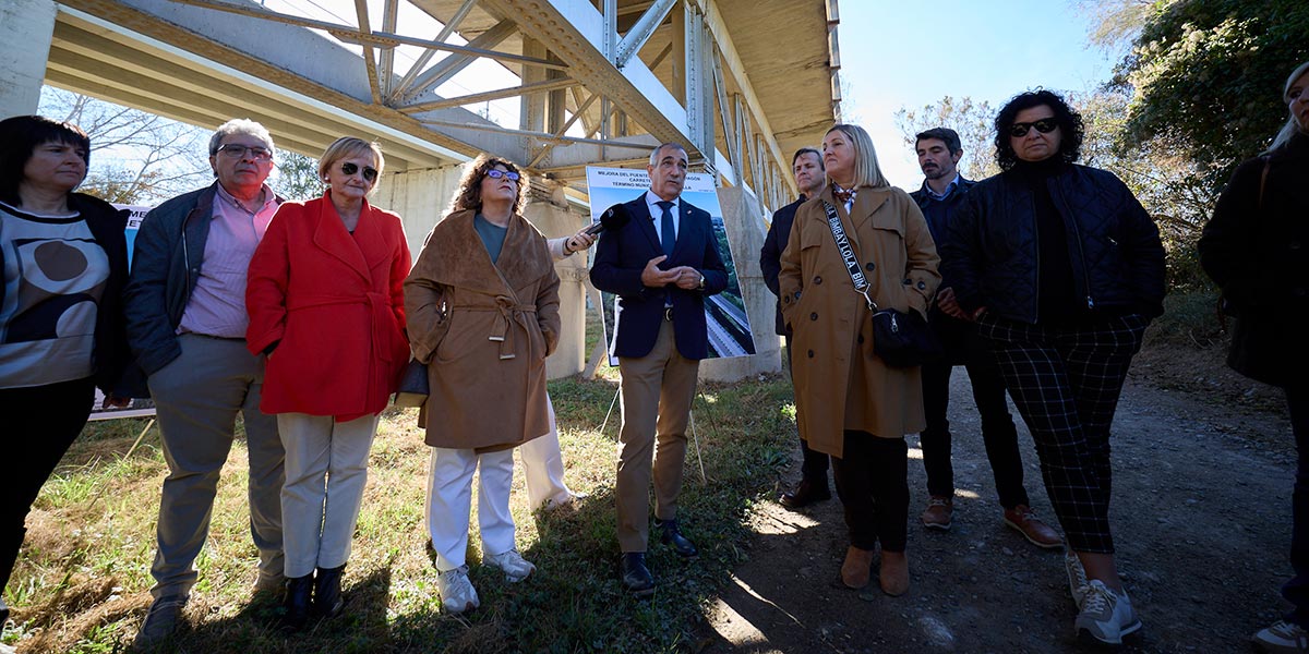 El consejero de Cohesión Territorial, Óscar Chivite, se reunió el 28 de octubre con los alcaldes, alcaldesas y corporaciones de los municipios situados en ambas márgenes del río Aragón 1