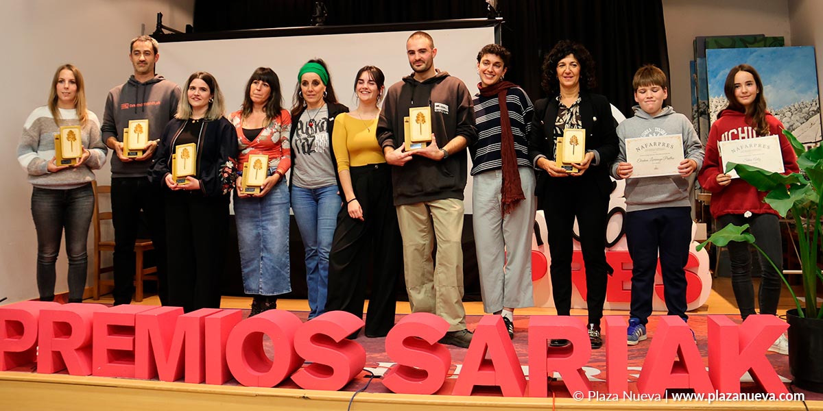 Durante el acto se entregaron también los galardones de la II Edición de los Premios Nafarpres, así como los del I Concurso Escolar de Prensa Local, la principal novedad de este año, en el que han participado más de cien escolares de cuatro centros educativos navarros