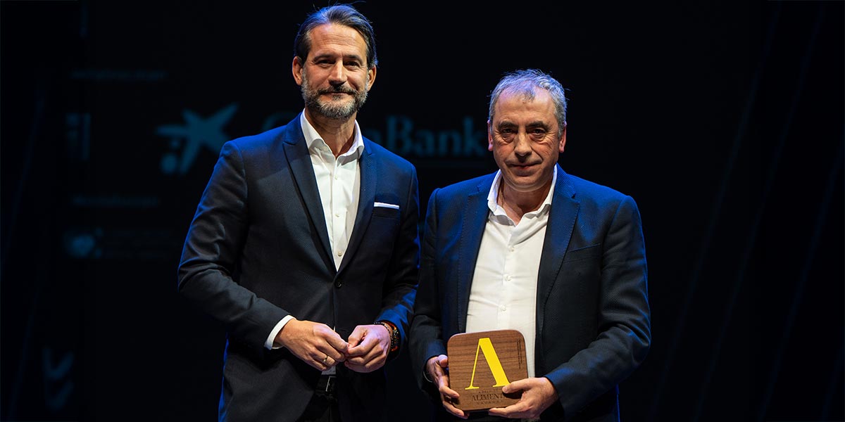 Carlos Sánchez Mitelbrum (CaixaBank) y Alfredo Arbeloa, director general del Grupo AN, X Premio Alimenta Navarra a la Trayectoria Profesional y el Desarrollo Personal