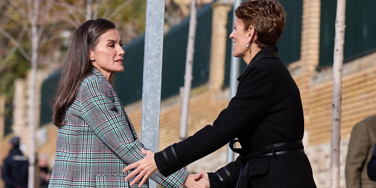 La Reina Letizia a su llegada a Tudela, junto a la Presidenta Chivite