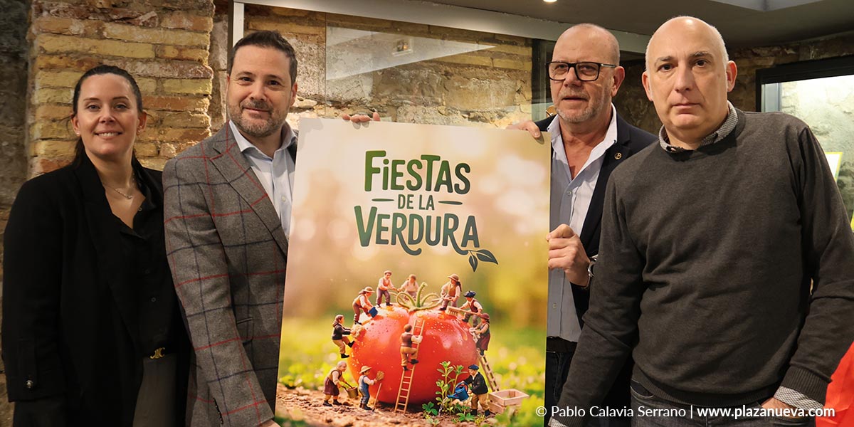 La concejal Irune García, el alcalde Alejandro Toquero, el presidente de la Orden Celes Sebastián e Ignacio Lizaldre, vocal de la junta de la Orden