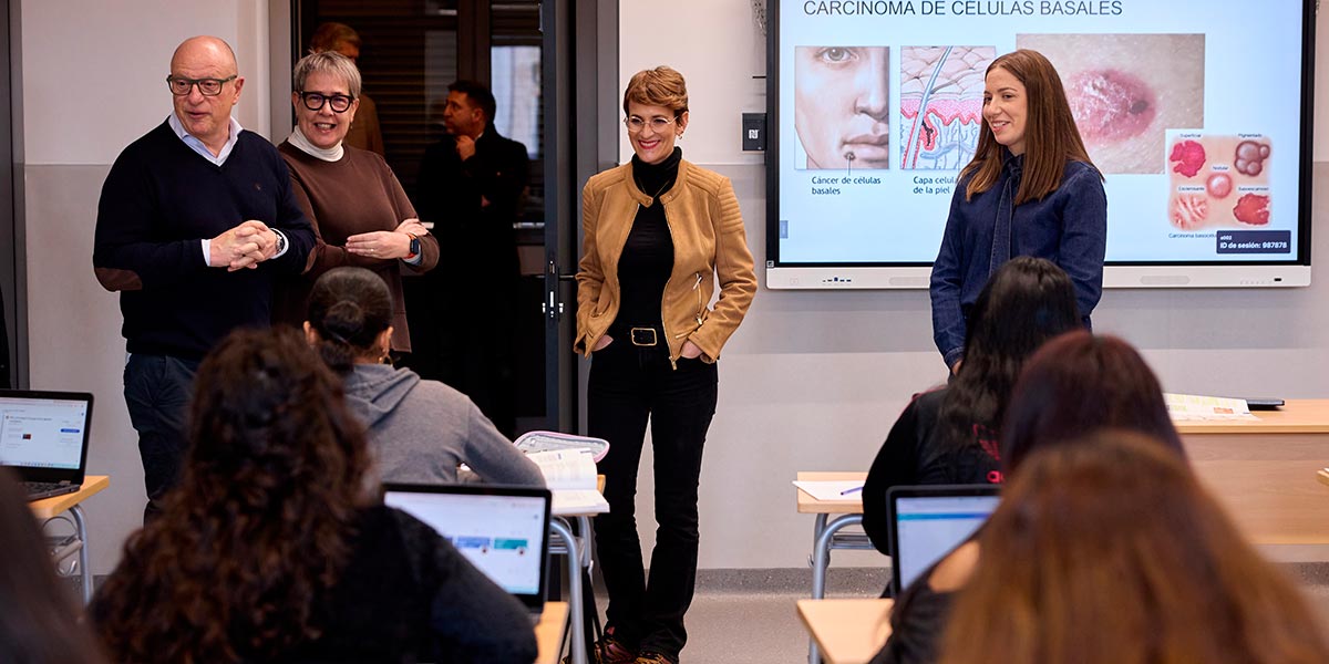 La Presidenta Chivite y el consejero Gimeno, durante su visita a las instalaciones del centro de FP de Tudela 4