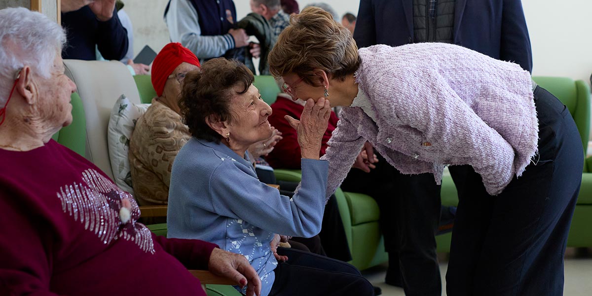 La Presidenta Chivite conoce a los y las usuarias del nuevo centro de día de Murchante    