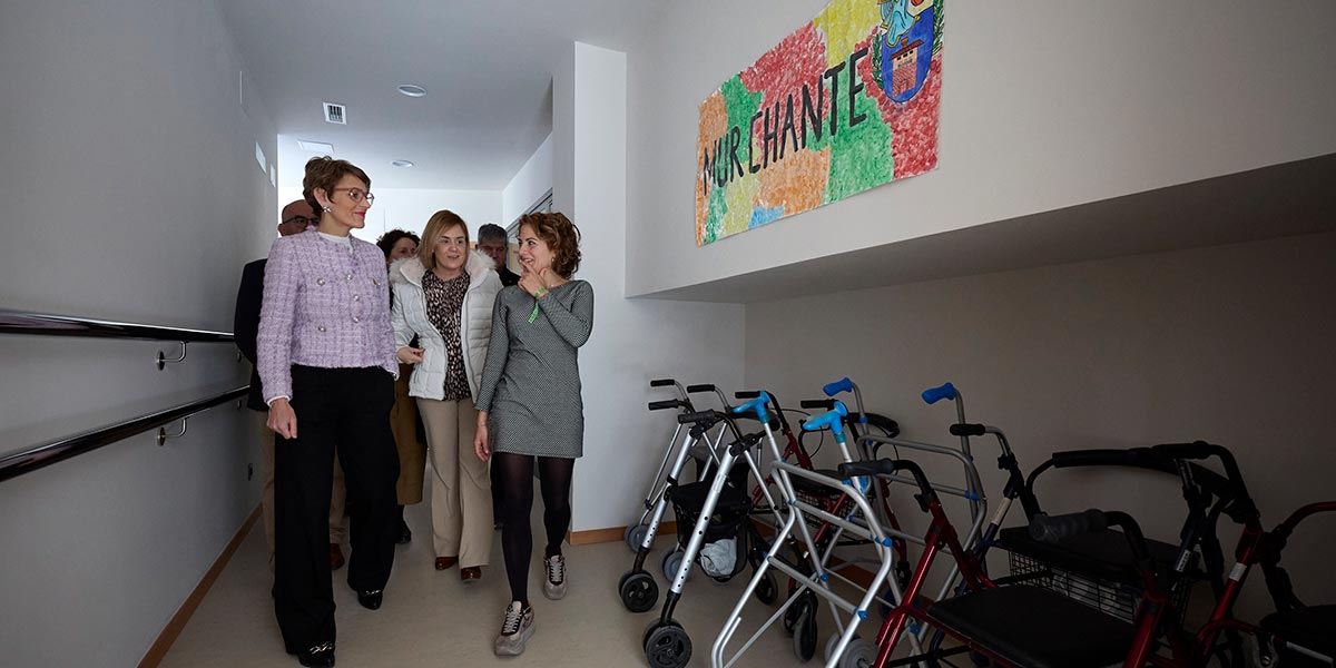 La Presidenta Chivite conoce a los y las usuarias del nuevo centro de día de Murchante