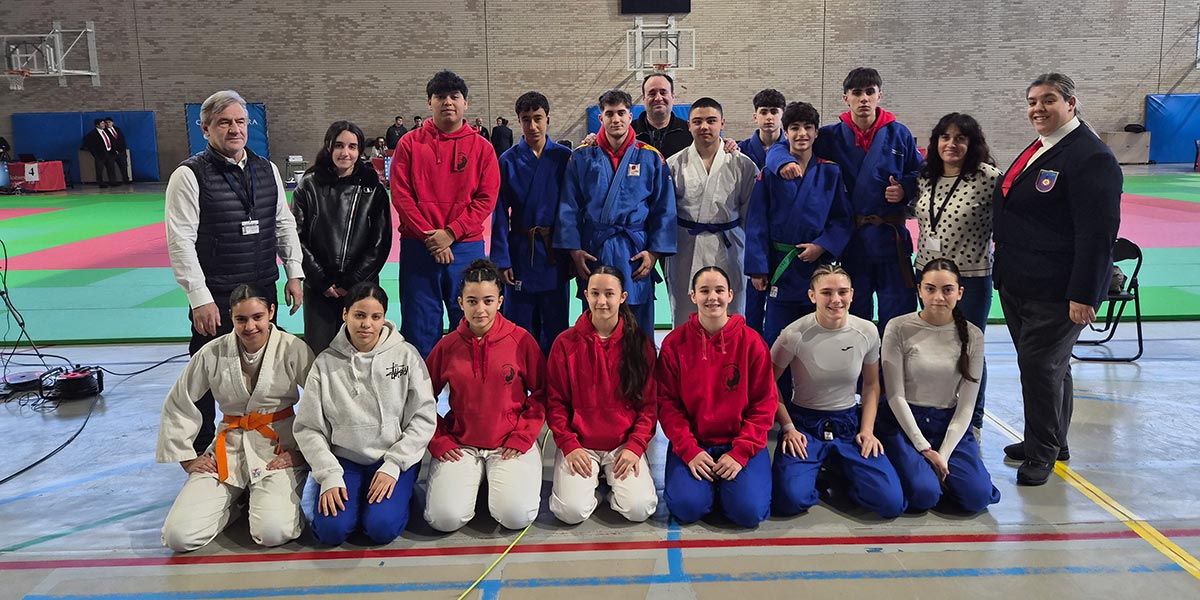 Equipo cadete del Shogun con algún compañero Infantil y su Profesorado