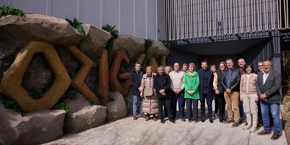 La consejera Esnaola visita Sendaviva junto a representantes locales y otras autoridades para presentar las novedades de la temporada 2026
