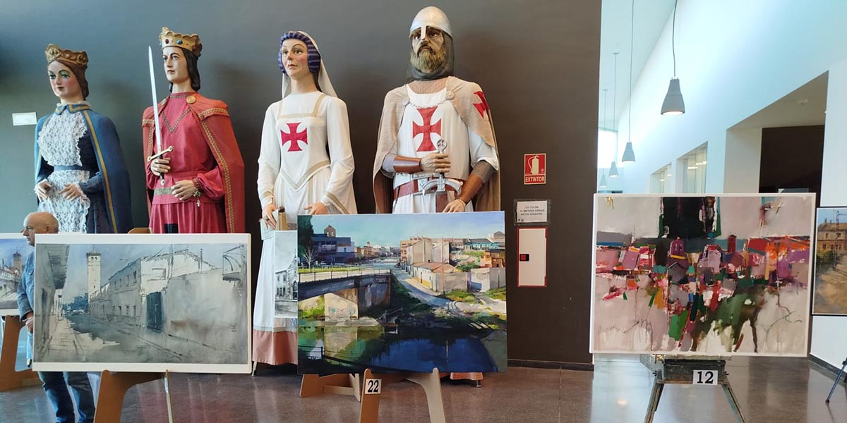 De izquierda a derecha, Tercer premio, Primer Premio y Segundo premio