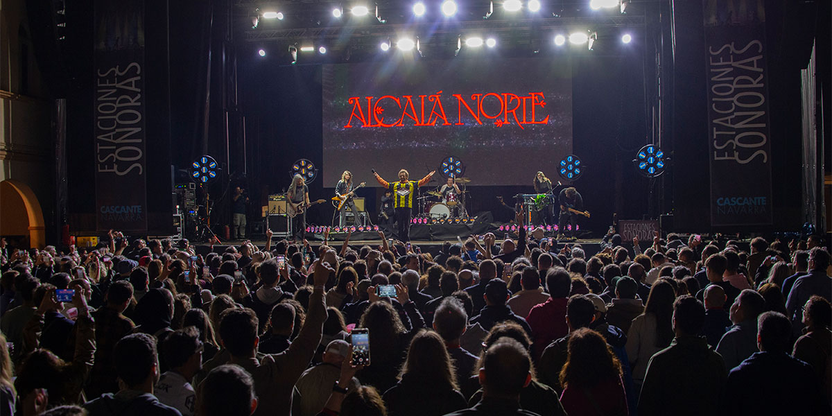Concierto-Alcalá-Norte-en-el-Patio-del-antiguo-colegio-el-9-de-mayo,-foto-de-Pablo-Gómara