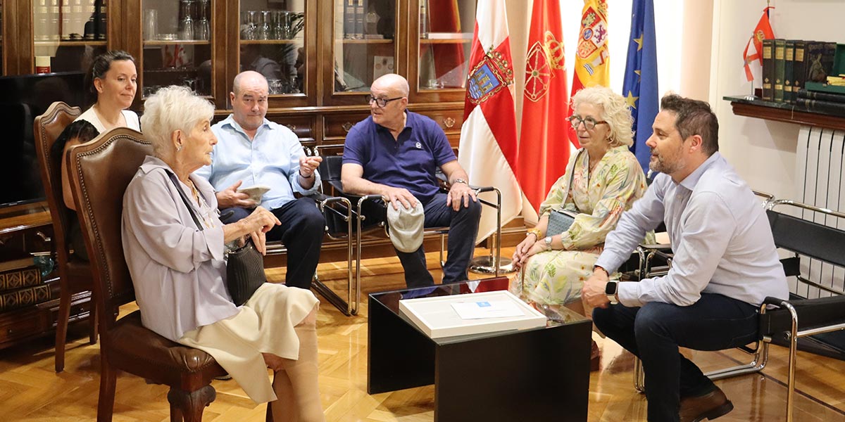 El Ayuntamiento de Tudela rindió homenaje a Tejidos Castillo tras su cierre definitivo después de 150 años de actividad 