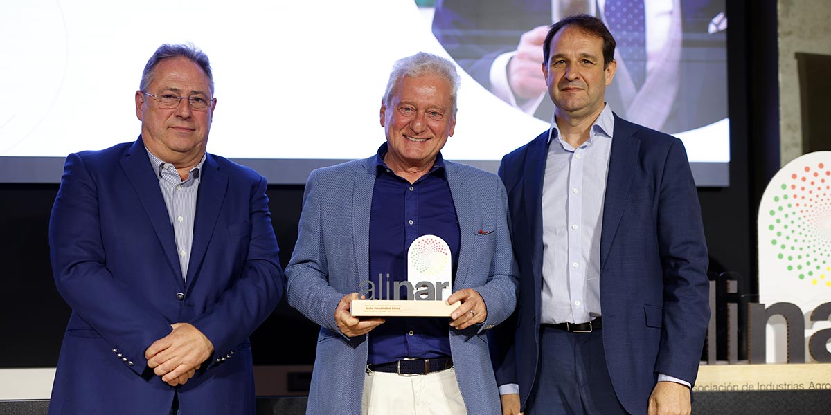El gerente de Cosami Conservas Vegetales, Sixto Mendizábal, durante la recogida del premio ALINAR a la trayectoria empresarial agroalimentaria