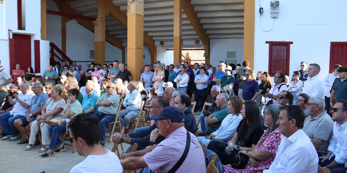 Numerosos aficionados llenaron el Patio de Cuadrillas