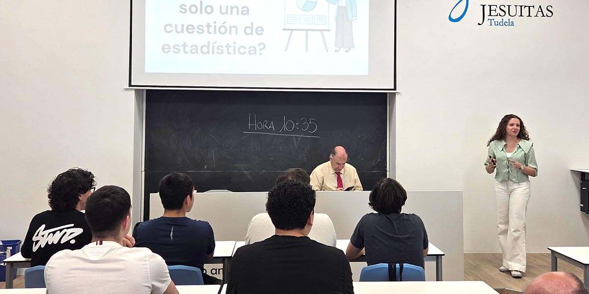Patricia Sagüés ofreció una charla en la que analizó las implicaciones de la estadística en la vida cotidiana y su importancia en la comprensión de la realidad social