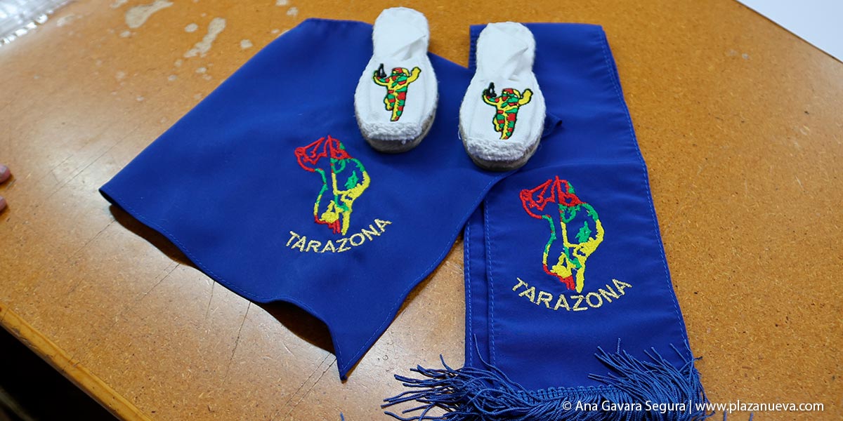 Pañuelo y alpargata festiva personalizada por T-Bordo
