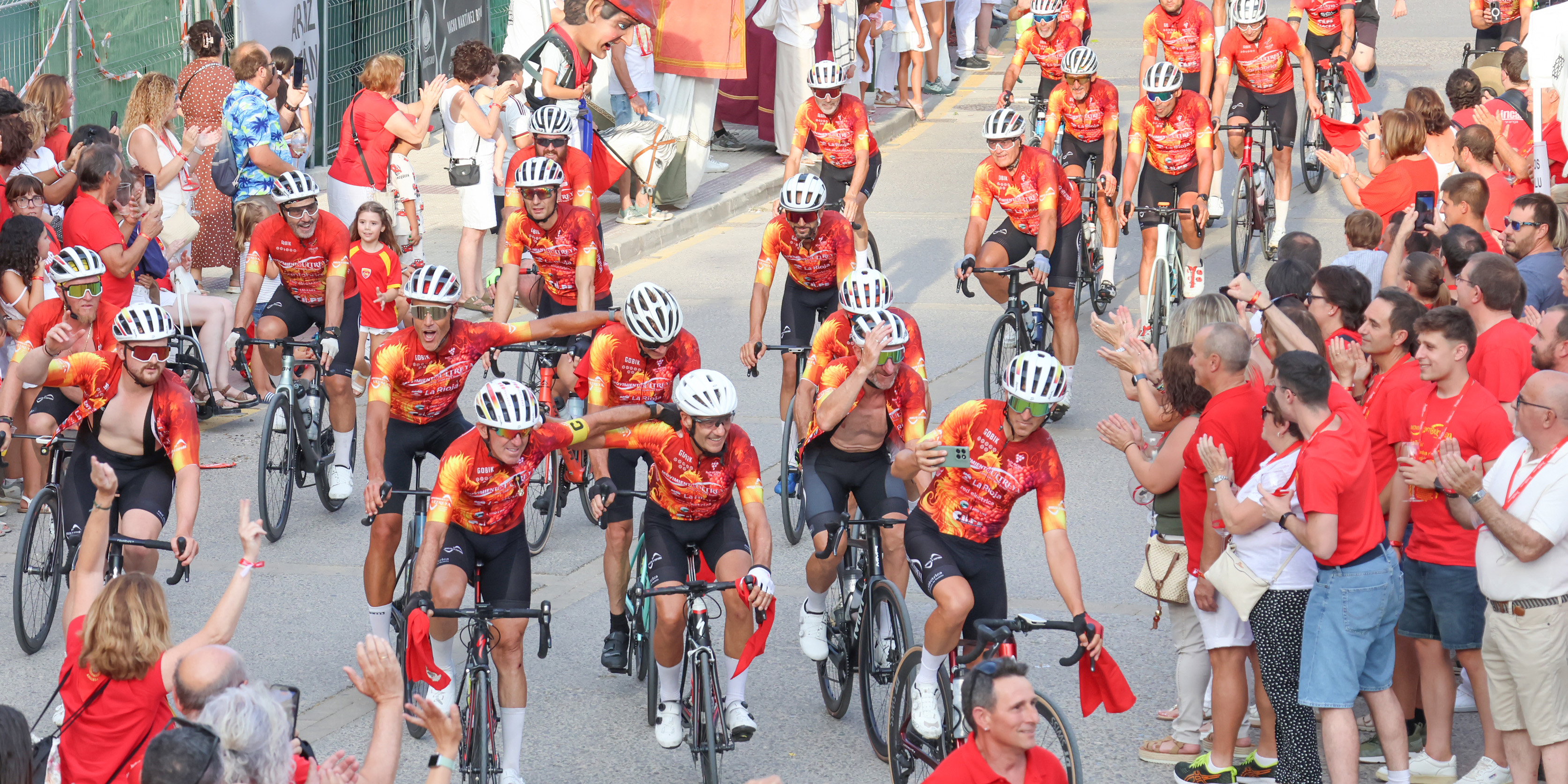 La llegada del convoy ciclista supuso el broche final a la séptima edición del Movimiento Ultreya