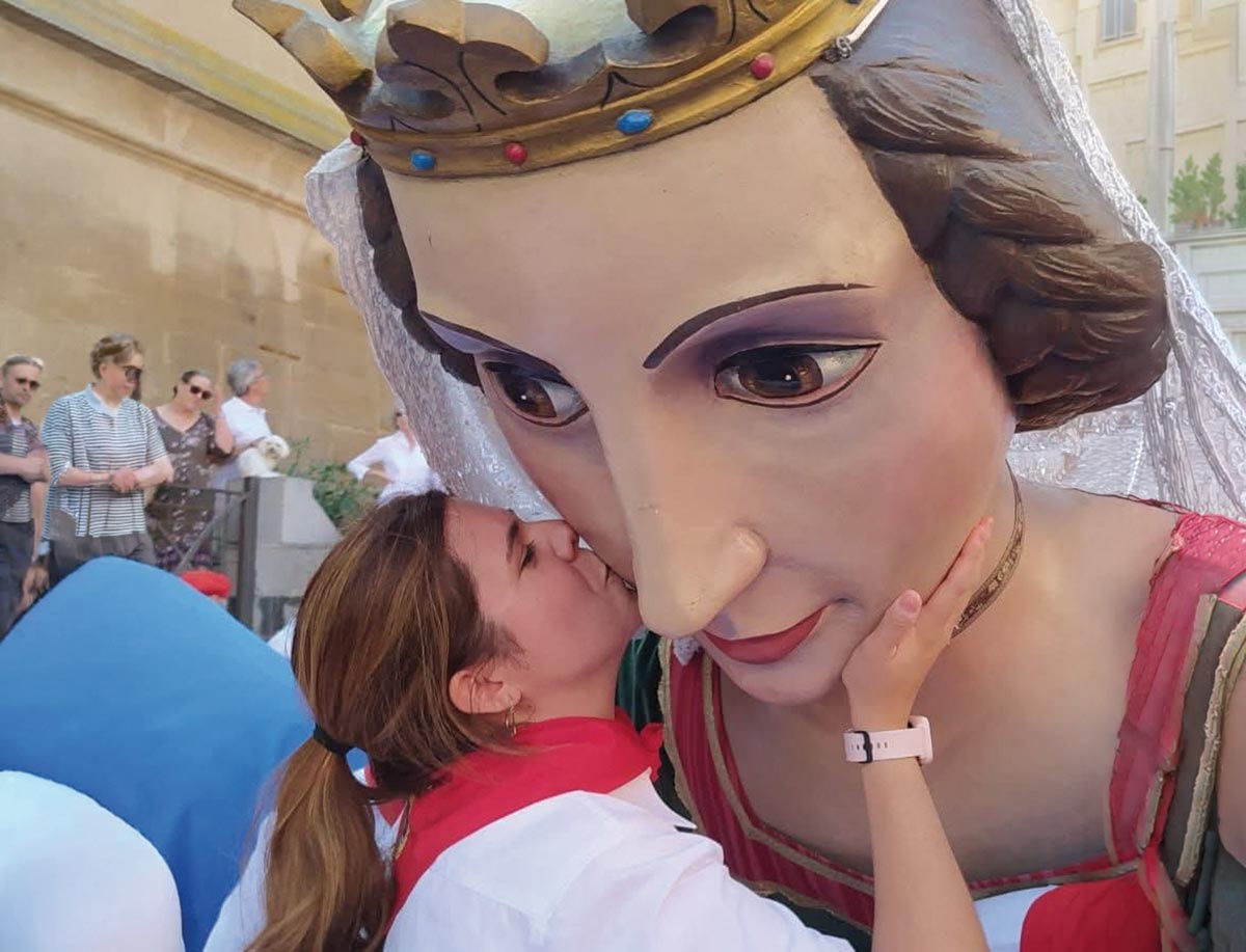 Sandra Vaquero Vilda se esconde bajo Doña Sancha